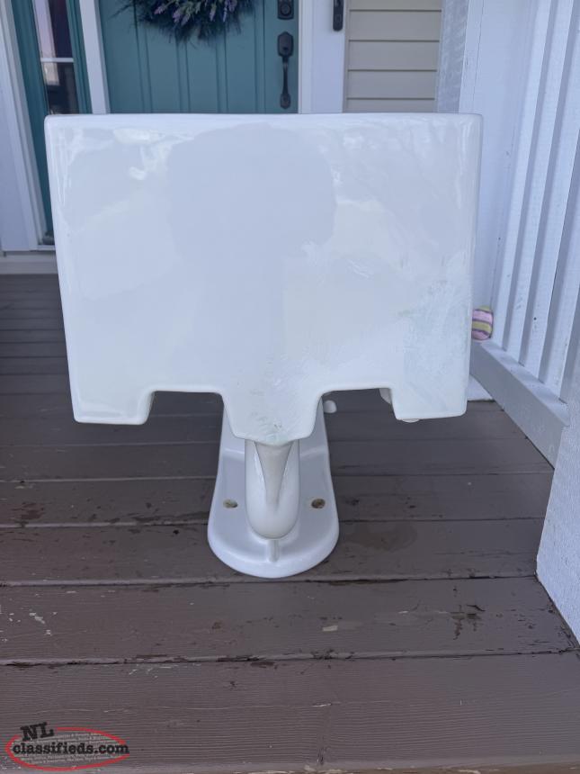 Uberhaus Elongated Front 1Piece Toilet, 3,8 L/6 L, White Conception